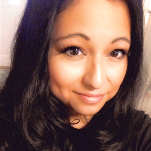 Meet your Posher, Breanna - Picture 2 of 2